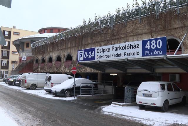 N�gy helyett k�t d�j�vezet - Egyszer�bb a parkol�s Zalaegerszegen 