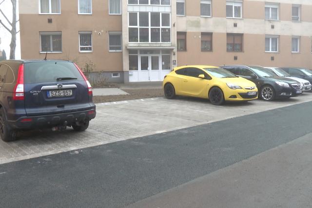 Elkszltek a parkolk