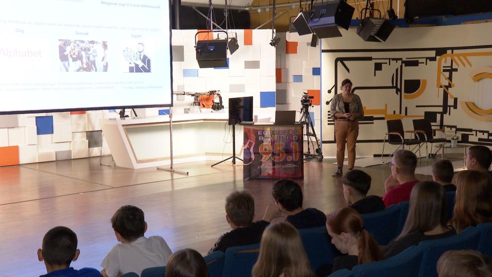 Rövidfilmekkel és médiaértési előadással indult a filmszemle a Zalaegerszegi Televízióban Rövidfilmekkel és médiaértési előadással indult a filmszemle a Zalaegerszegi Televízióban