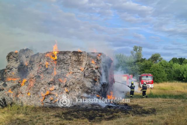 Szalmablk gyulladtak meg Zalacsnynl