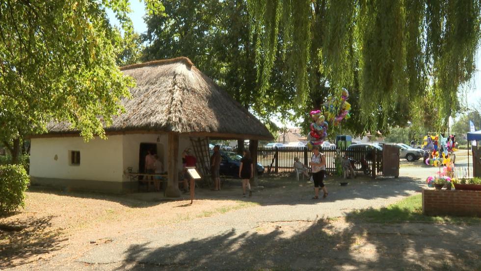 Sz�let�snapot �nnepelt a Falum�zeum
