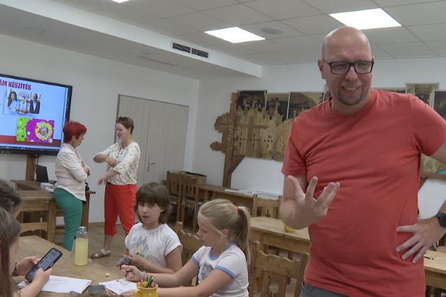 Mdiatbor a Gcseji Tudskzpontban 
