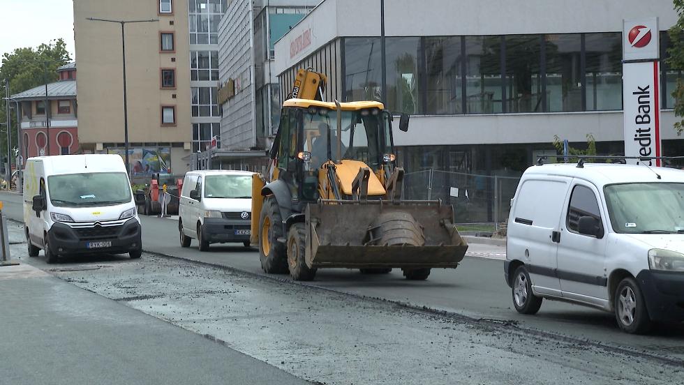 Folytatódik az aszfaltozás a Kosztolányi utcában Folytatódik az aszfaltozás a Kosztolányi utcában