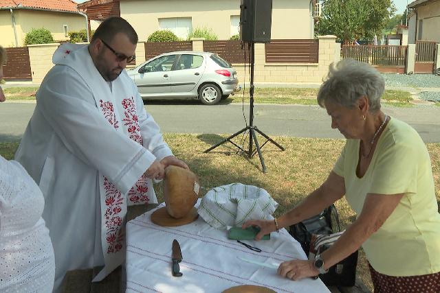 Andráshidán is megáldották az új kenyeret Andráshidán is megáldották az új kenyeret