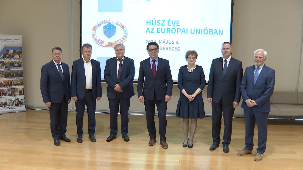 Húsz éve az Európai Unióban Húsz éve az Európai Unióban
