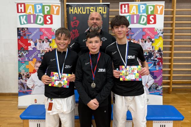 Kt aranyat s egy ezstt hoztak haza a ZRKA TORIKI fiatal karatsai a Happy Kids Kuprl