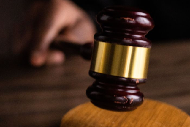 Bíróság elé állította az ügyészség a rendszeresen eltiltás hatálya alatt vezető férfit Bíróság elé állította az ügyészség a rendszeresen eltiltás hatálya alatt vezető férfit