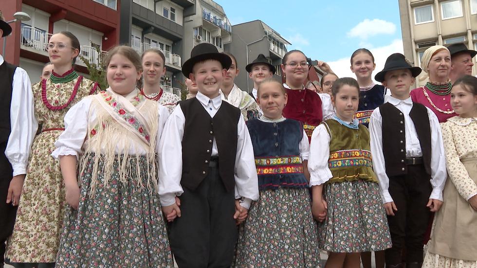 Vrosi megemlkezs az sszetartozs napjn