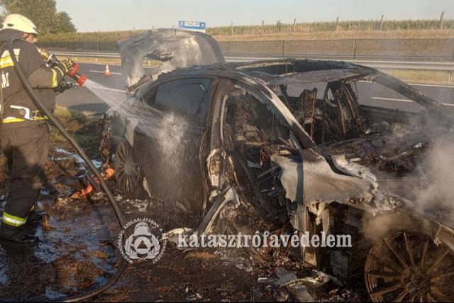 Kigyulladt egy aut az M7-es autplyn, Nagykanizsa trsgben