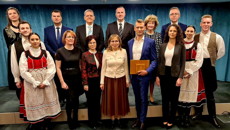 Állami kitüntetést kapott a Zalai Táncegyüttes Állami kitüntetést kapott a Zalai Táncegyüttes