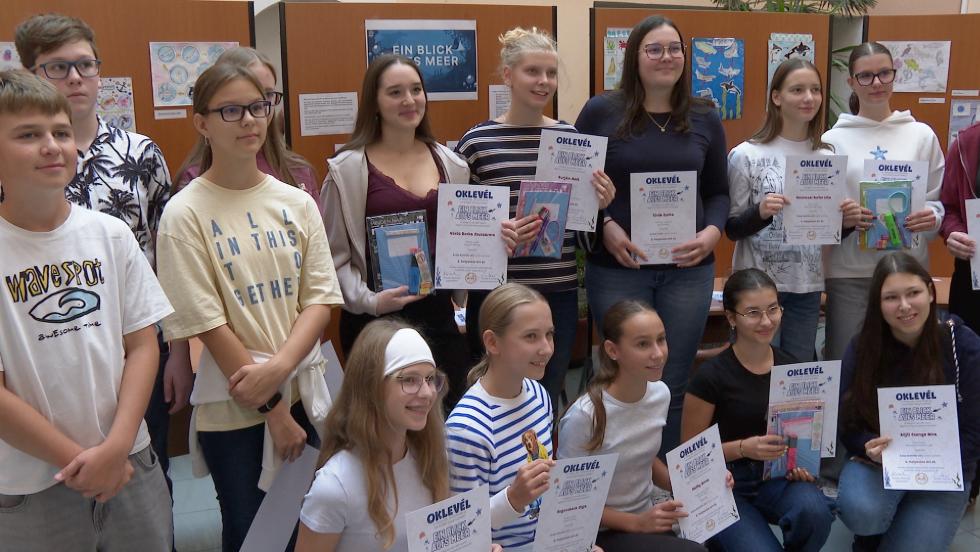 Kreatív feladatból kiállítás lett a Zrínyi-gimnáziumban Kreatív feladatból kiállítás lett a Zrínyi-gimnáziumban