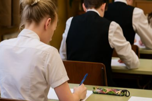 Janu�r 20-ig lehet k�relmezni az iskolakezd�s halaszt�s�t