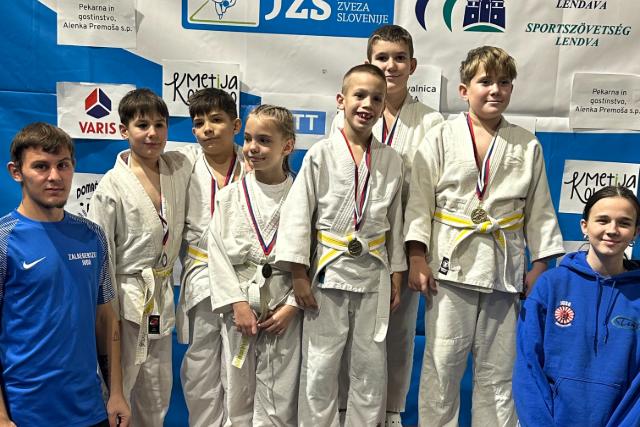 Magyar bajnoki cmek s remek eredmnyek Mrahalmon s Lendvn