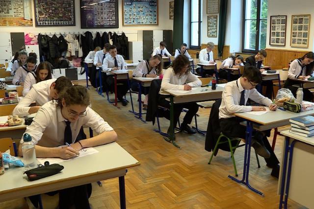 A magyar nyelv és irodalom írásbelikkel folytatódnak a vizsgák
 A magyar nyelv és irodalom írásbelikkel folytatódnak a vizsgák