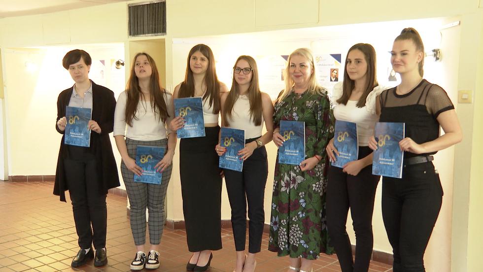 Holokauszt 80 diákszemmel – Kiállítás nyílt pályaművekből a Kölcseyben Holokauszt 80 diákszemmel – Kiállítás nyílt pályaművekből a Kölcseyben