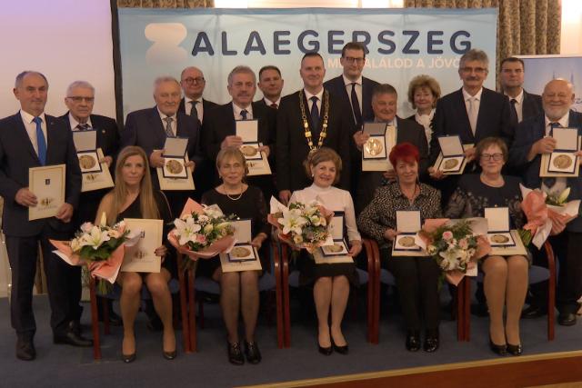 tadtk az idei Zalaegerszegrt djakat s polgrmesteri okleveleket