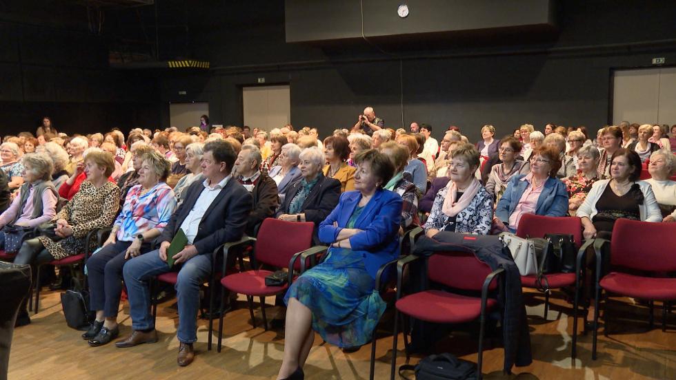 Nyugdíjas nőket köszöntöttek Nyugdíjas nőket köszöntöttek