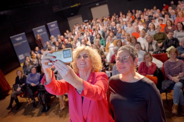 Sz�l�k Akad�mi�ja - a gyermek feln�tt szerepben