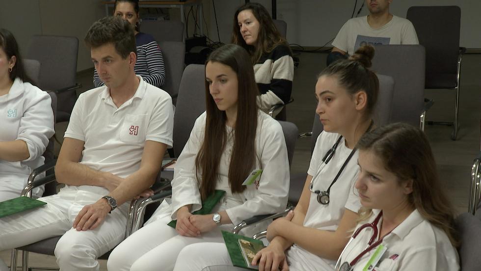 Rezidenseket köszöntöttek a Zala Vármegyei Szent Rafael Kórházban Rezidenseket köszöntöttek a Zala Vármegyei Szent Rafael Kórházban