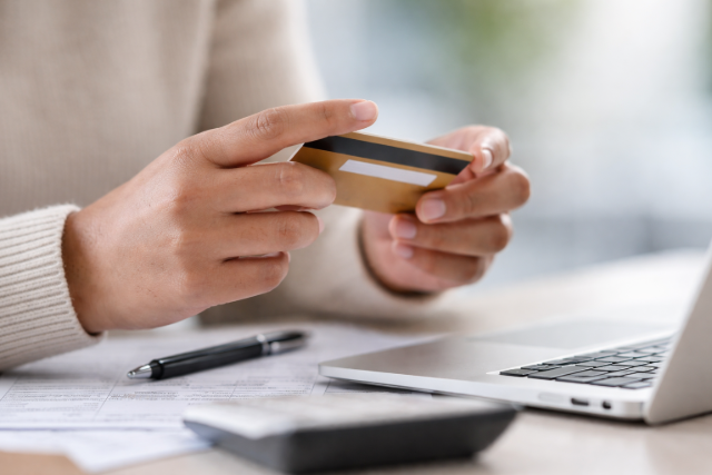 B�remel�s, ad�kedvezm�ny, plusz nyugd�j: febru�rban t�bb p�nz jut a csal�doknak