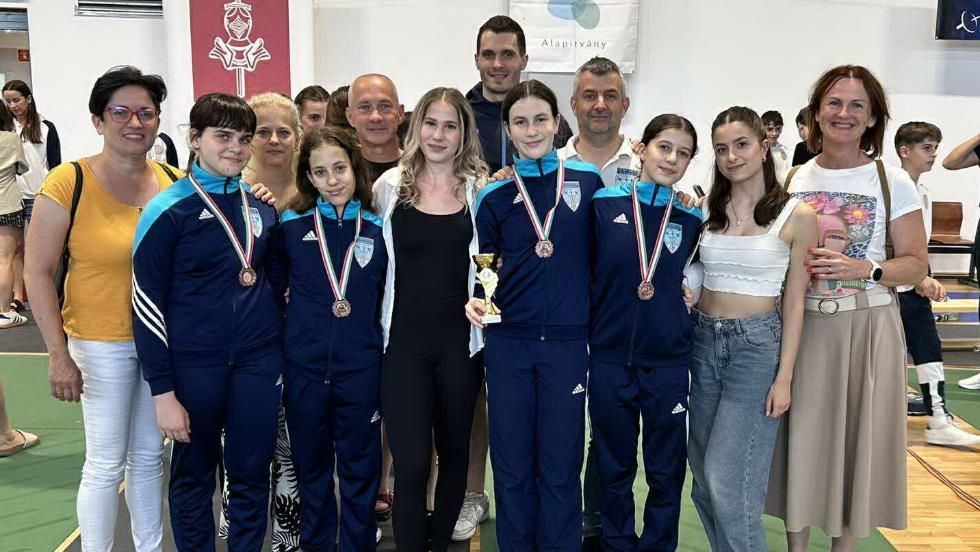 Bronzérmet és értékes helyezéseket szereztek a Zalaegerszegi Vívó Egylet fiataljai az országos bajnokságon Bronzérmet és értékes helyezéseket szereztek a Zalaegerszegi Vívó Egylet fiataljai az országos bajnokságon