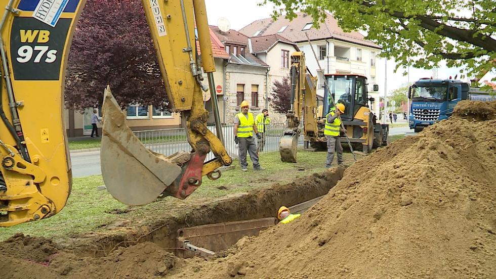 Elindult a Kosztolányi utca kétirányúsításának második üteme Elindult a Kosztolányi utca kétirányúsításának második üteme