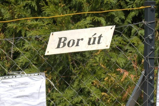 Rekonstrukci�s munk�k Eberg�nyben, a Bor �ton