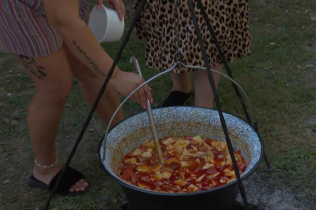 Lecs�val �nnepelt�k a nyarat Vorhot�n