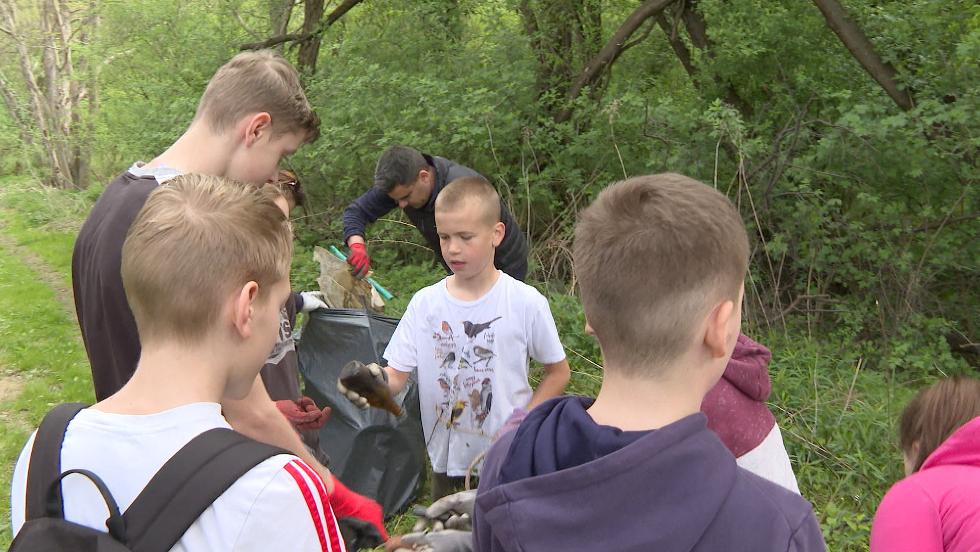 Közösen gyűjtötték a szemetet a Mária úton Közösen gyűjtötték a szemetet a Mária úton