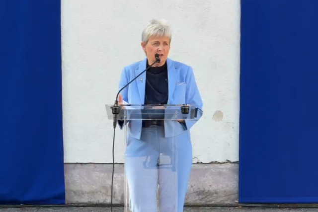 Nagykanizs�n indult a tan�v: b�remel�st �g�rtek a pedag�giai asszisztenseknek