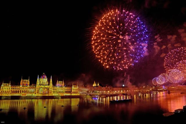 Akár 4,5 millió magyar láthatta augusztus 20-án a budapesti tűzijátékot Akár 4,5 millió magyar láthatta augusztus 20-án a budapesti tűzijátékot