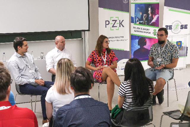 Az IT és az E-sport kapcsolata volt a téma a II. PE-ZEK E-sport Szakmai Napok második napján Az IT és az E-sport kapcsolata volt a téma a II. PE-ZEK E-sport Szakmai Napok második napján