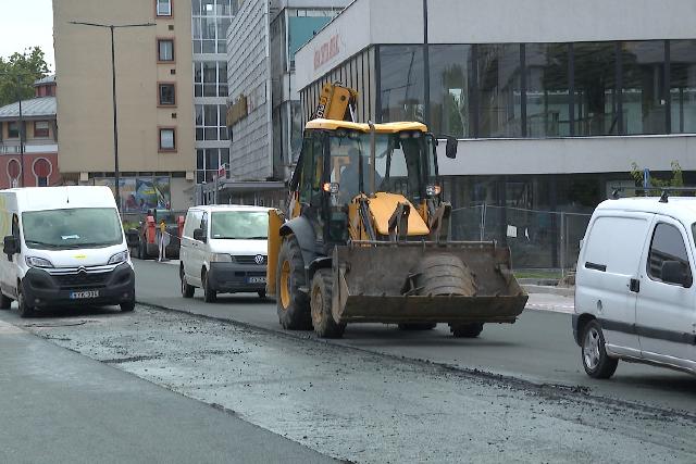 Folytatdik az aszfaltozs a Kosztolnyi utcban