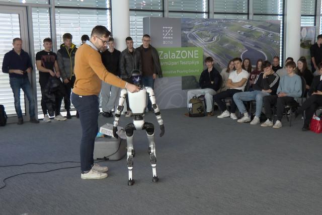 MI tematikus nap kzpiskolsoknak a ZalaZONE-ban