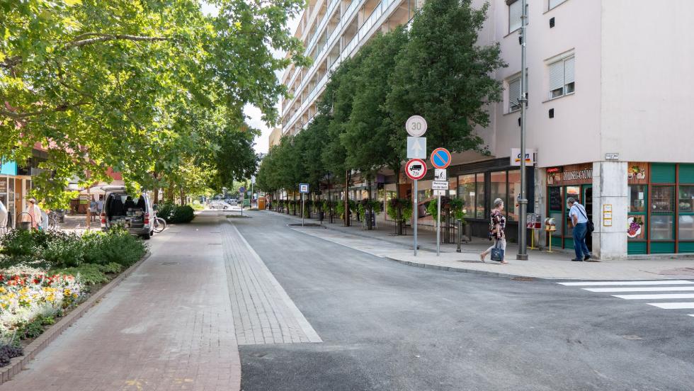 Megnyílt a forgalom előtt a Kossuth utca lezárt szakasza Megnyílt a forgalom előtt a Kossuth utca lezárt szakasza