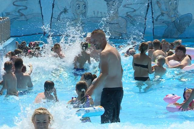 H�s�griaszt�s; telth�z az AquaCityben �s G�b�rton  