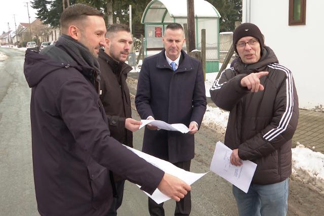 V�zvezet�k-rekonstrukci� �s �tburkolat fel�j�t�s a Nagy Csarit utc�ban