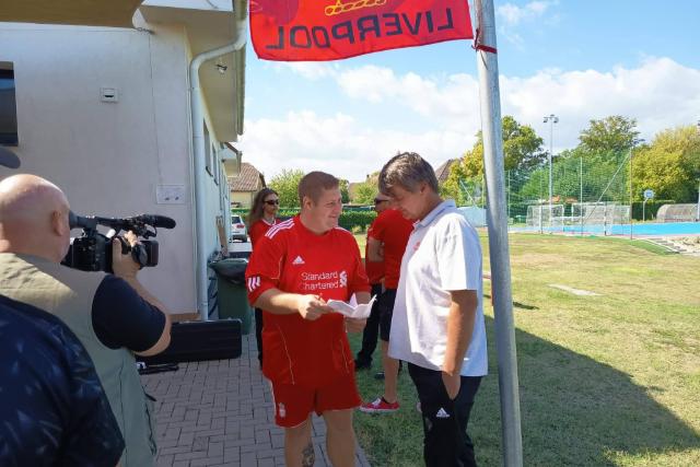 Liverpool-szurkol�k tal�lkoztak Zalaegerszegen