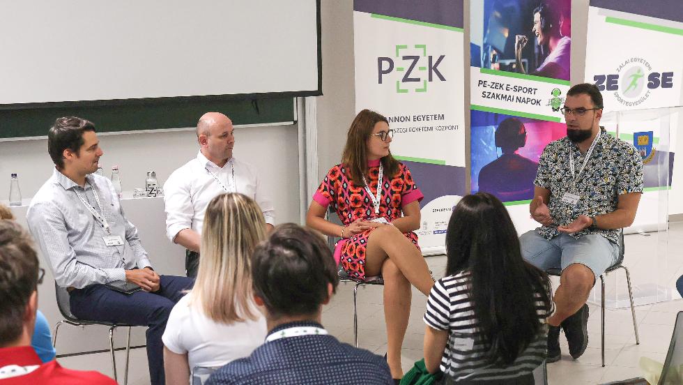Az IT és az E-sport kapcsolata volt a téma a II. PE-ZEK E-sport Szakmai Napok második napján Az IT és az E-sport kapcsolata volt a téma a II. PE-ZEK E-sport Szakmai Napok második napján