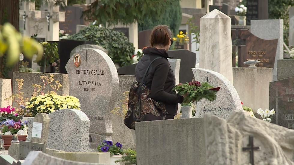 Hossztott nyitvatartssal vrjk az emlkezket a zalaegerszegi temetkben