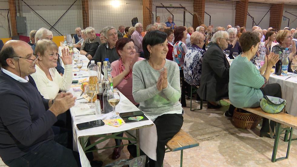 Idősek napja – a szépkorúakat köszöntötték Csácsbozsokon Idősek napja – a szépkorúakat köszöntötték Csácsbozsokon