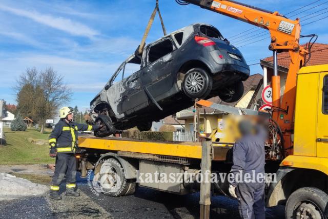 Kigyulladt egy aut� Als�p�hokon 