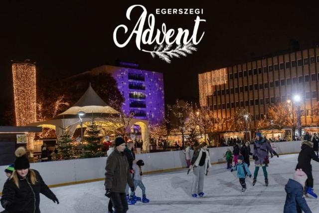 Újra megnyílik a jégpálya a Dísz téren Újra megnyílik a jégpálya a Dísz téren