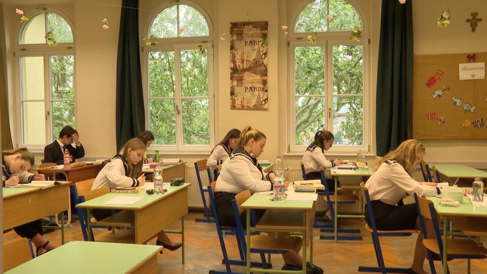 A matematika írásbelivel folytatódott a végzős középiskolások hete A matematika írásbelivel folytatódott a végzős középiskolások hete