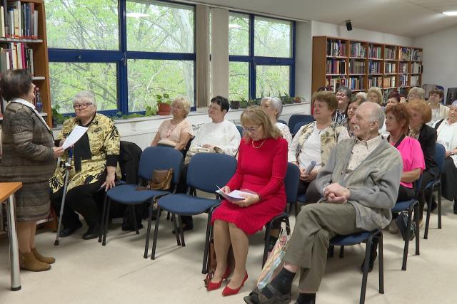 Versmondás ünnepe a József Attila könyvtárban Versmondás ünnepe a József Attila könyvtárban