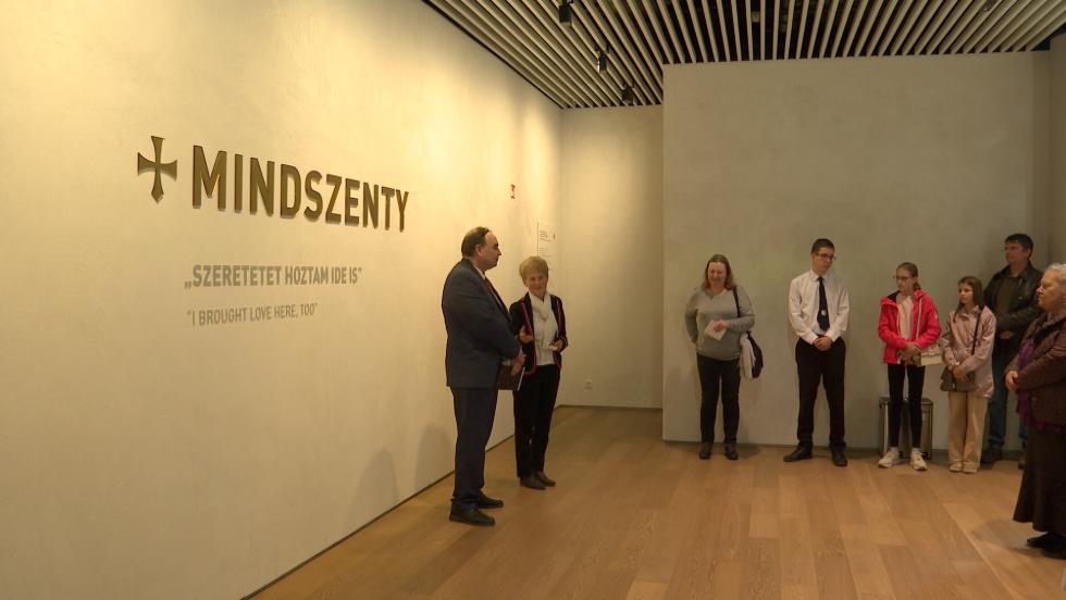 Rendhagyó tárlatvezetés a Mindszentyneumban Rendhagyó tárlatvezetés a Mindszentyneumban