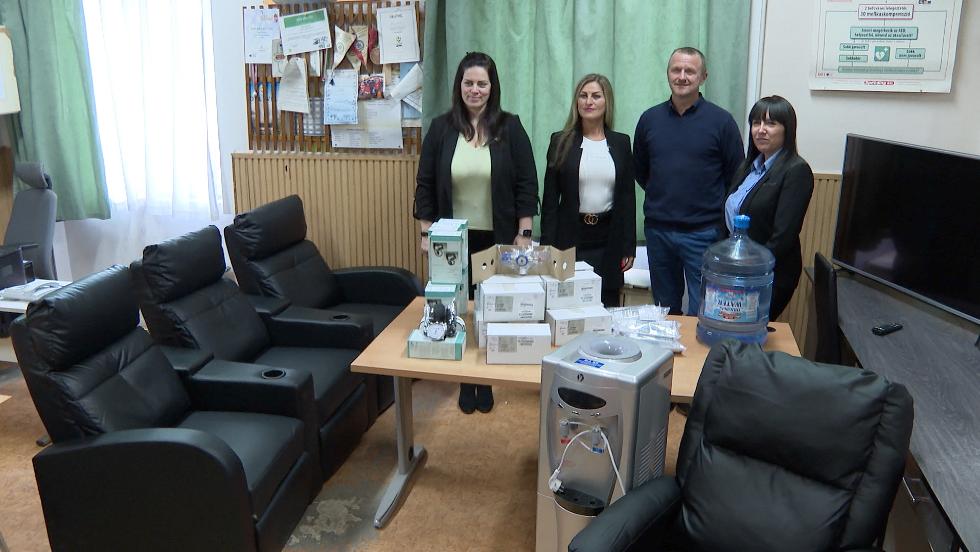 A mentőállomásnak adományozott a Zrinszki Alapítvány A mentőállomásnak adományozott a Zrinszki Alapítvány