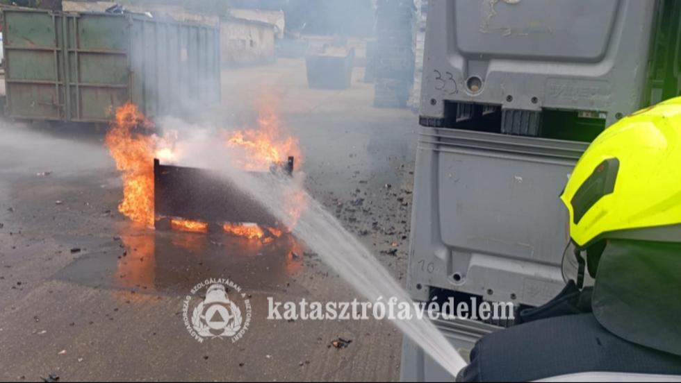 Akkumultorok gtek egy kontnerben Zalaegerszegen