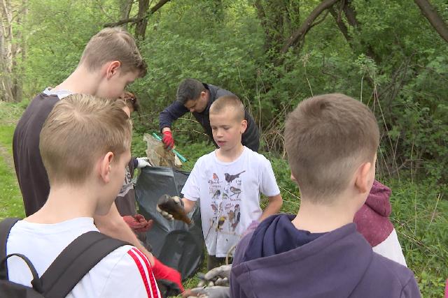 Közösen gyűjtötték a szemetet a Mária úton Közösen gyűjtötték a szemetet a Mária úton