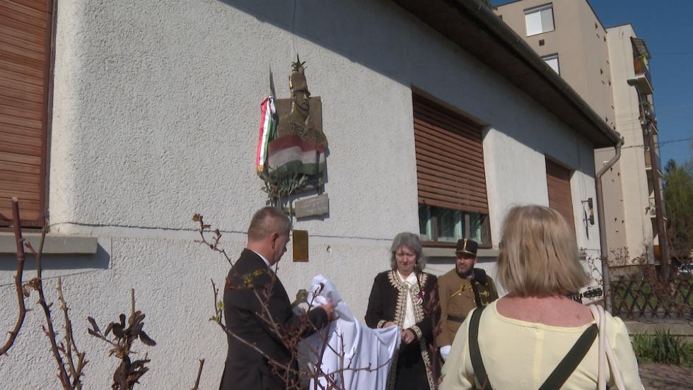 Domborművet avattak a két éve elhunyt Csondor Csaba emlékére Domborművet avattak a két éve elhunyt Csondor Csaba emlékére